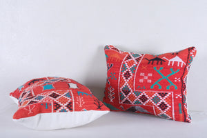 Tips on choosing the right size and placement for Moroccan pillows.