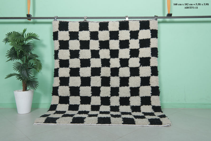 Moroccan Checkered Rug 5.5 x 5.9 Ft - Black and White Wool