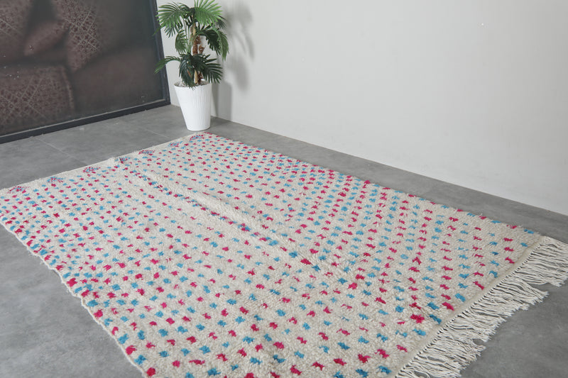 Handwoven Moroccan Rug - 4.6 x 7.4 ft Polka Dot Design