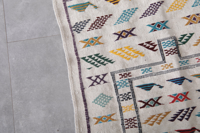 Handwoven Moroccan Kilim Rug 3.1 x 4.6 FT - Elegant Geometric Design