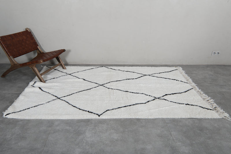 Classic Moroccan Rug - 5 x 7.9 ft | White with Black Diamond Pattern