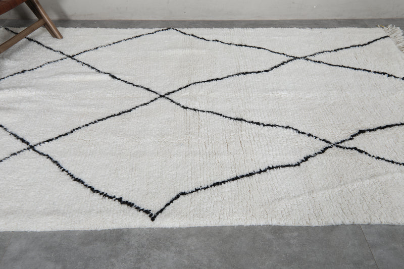 Classic Moroccan Rug - 5 x 7.9 ft | White with Black Diamond Pattern