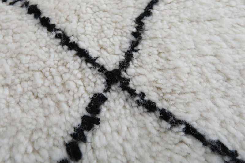 Classic Moroccan Rug - 5 x 7.9 ft | White with Black Diamond Pattern