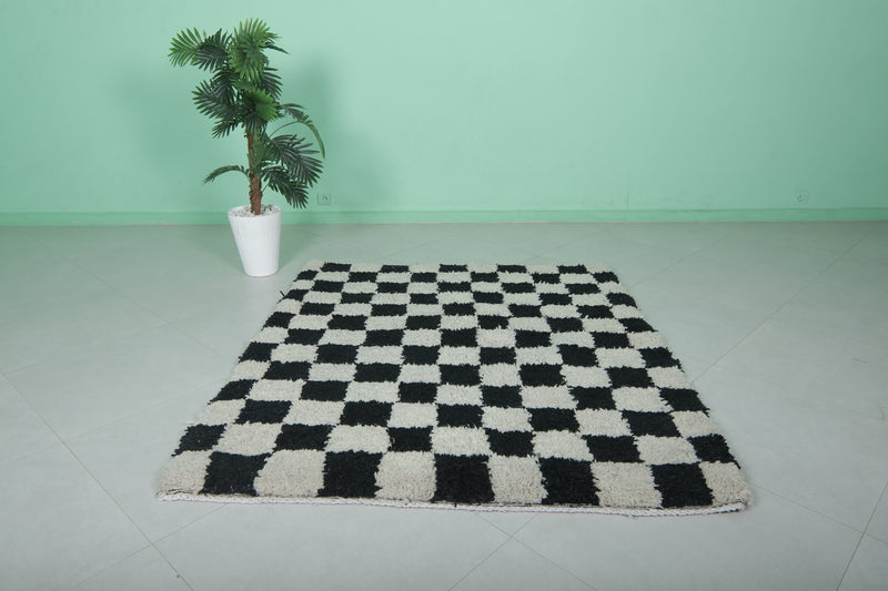 Moroccan Checkered Rug 5.5 x 5.9 Ft - Black and White Wool