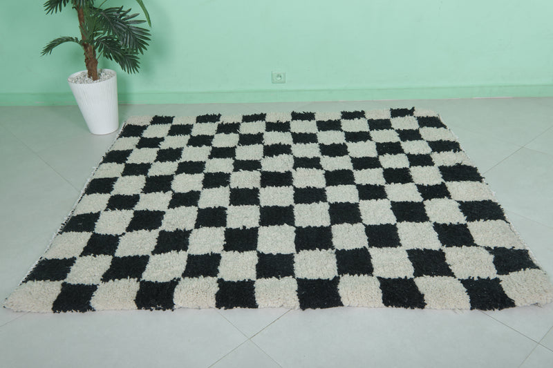 Moroccan Checkered Rug 5.5 x 5.9 Ft - Black and White Wool