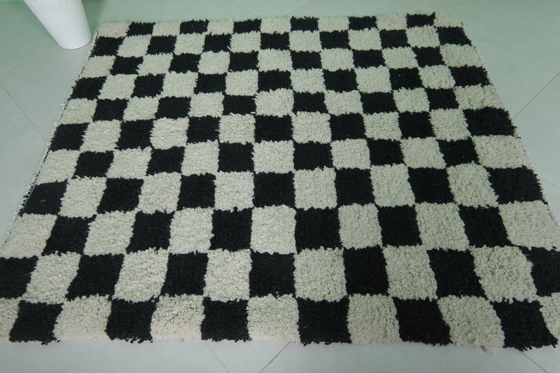 Moroccan Checkered Rug 5.5 x 5.9 Ft - Black and White Wool