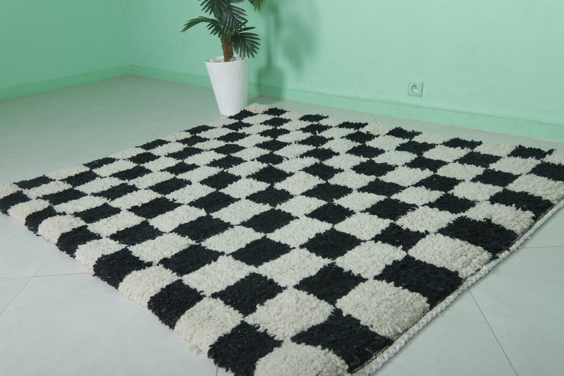 Moroccan Checkered Rug 5.5 x 5.9 Ft - Black and White Wool