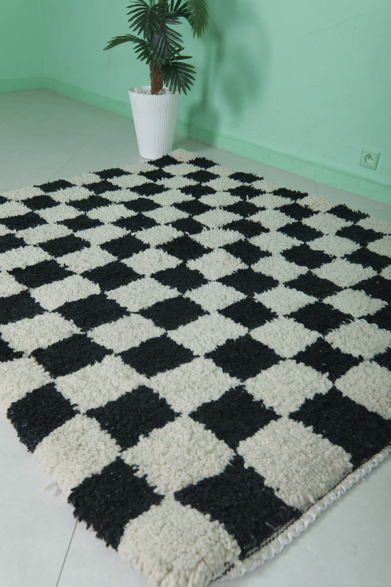 Moroccan Checkered Rug 5.5 x 5.9 Ft - Black and White Wool