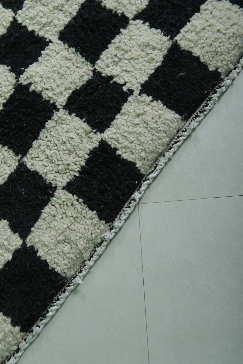 Moroccan Checkered Rug 5.5 x 5.9 Ft - Black and White Wool