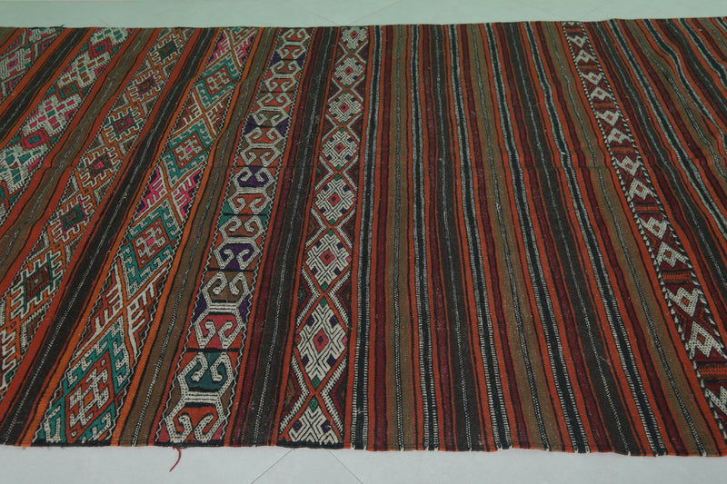 Large Handwoven Moroccan Kilim Rug - 5.6 FT × 10.9 FT