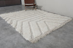 Moroccan Wool Rug - 6.8 x 8 Feet | Ivory Chevron Pattern