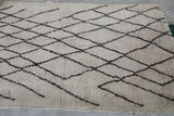 Berber area rug 3.9 X 5.6 Feet - black and beige rug