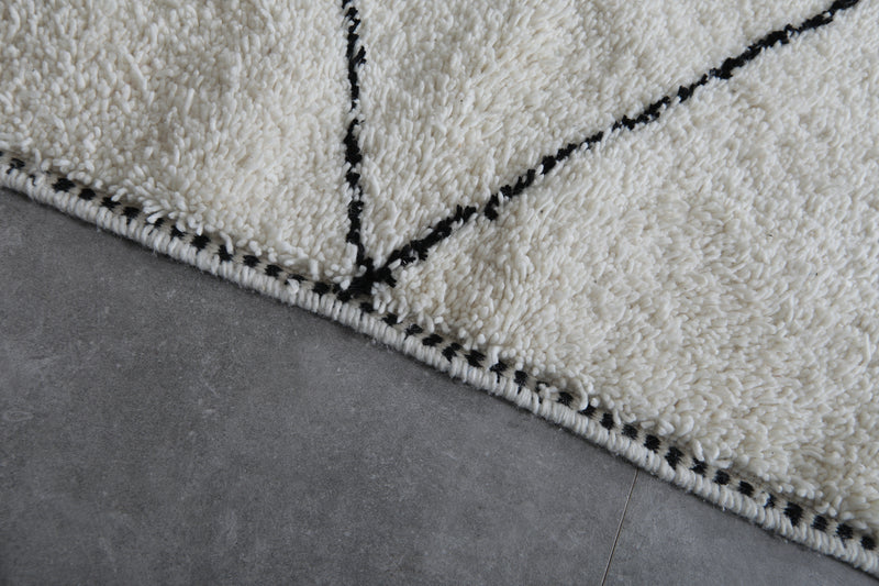 Diamond Moroccan Rug - Handwoven 5.1 x 7.1 Feet | Timeless Wool Design