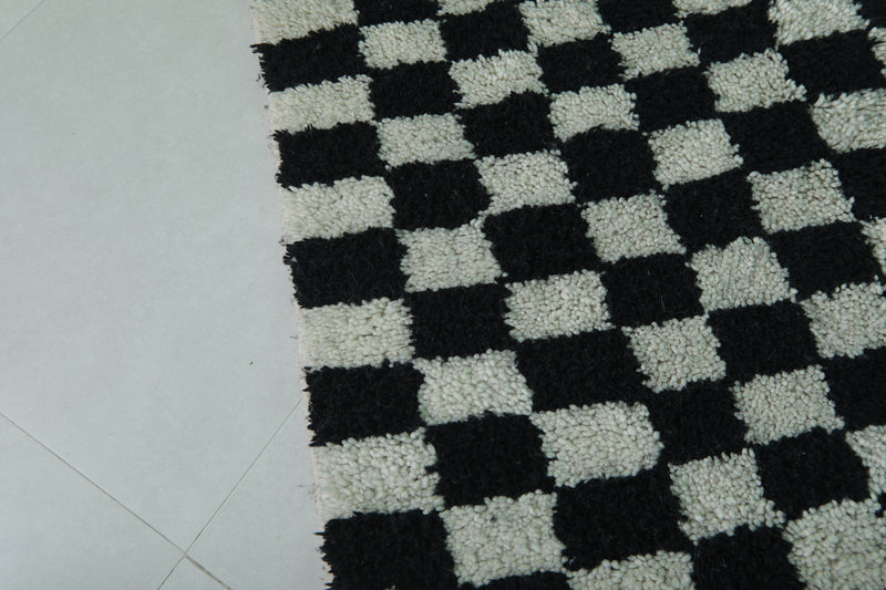 Checkered Moroccan Rug - 4.3 x 9.5 ft | Handwoven Bold Design