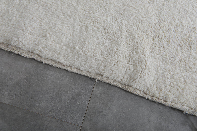 Minimalist Moroccan Rug - 5.8 x 8 ft | Soft White Shag with Fringe