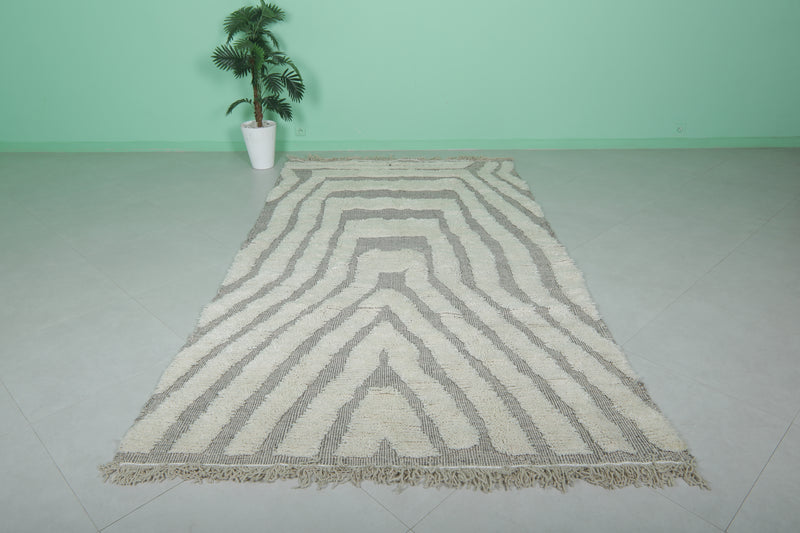 Geometric Moroccan Rug - 5.6 x 10 ft | Beige & White Striped Design