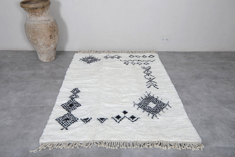 Handwoven Moroccan Rug 5 x 6.9 ft - Black and White Minimalist Design