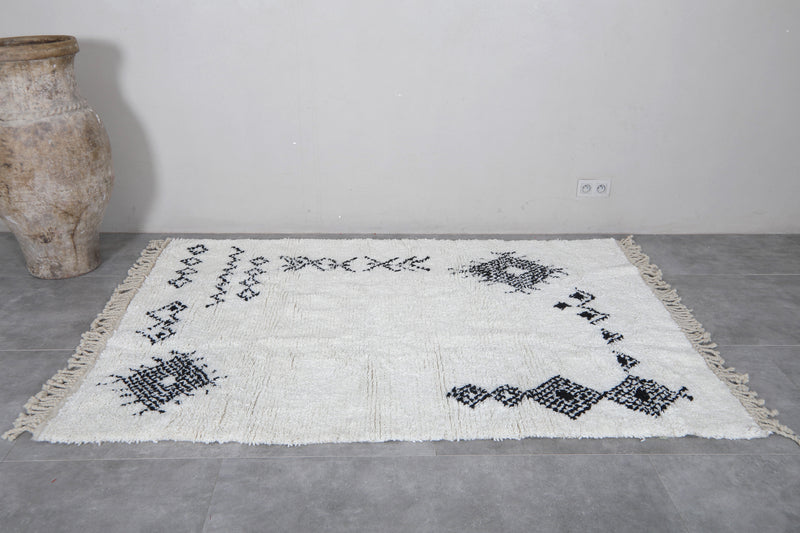 Handwoven Moroccan Rug 5 x 6.9 ft - Black and White Minimalist Design