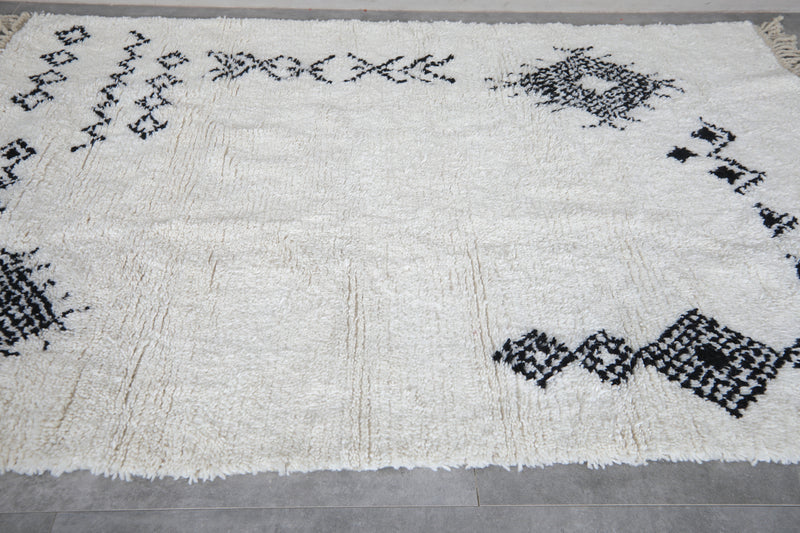 Handwoven Moroccan Rug 5 x 6.9 ft - Black and White Minimalist Design