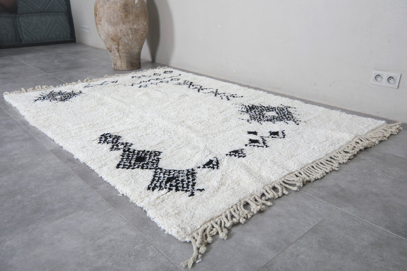 Handwoven Moroccan Rug 5 x 6.9 ft - Black and White Minimalist Design