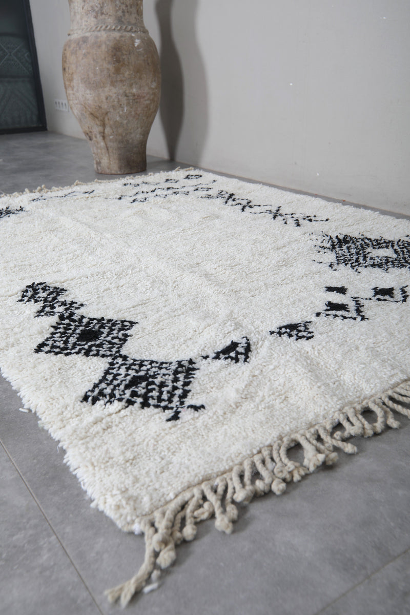 Handwoven Moroccan Rug 5 x 6.9 ft - Black and White Minimalist Design