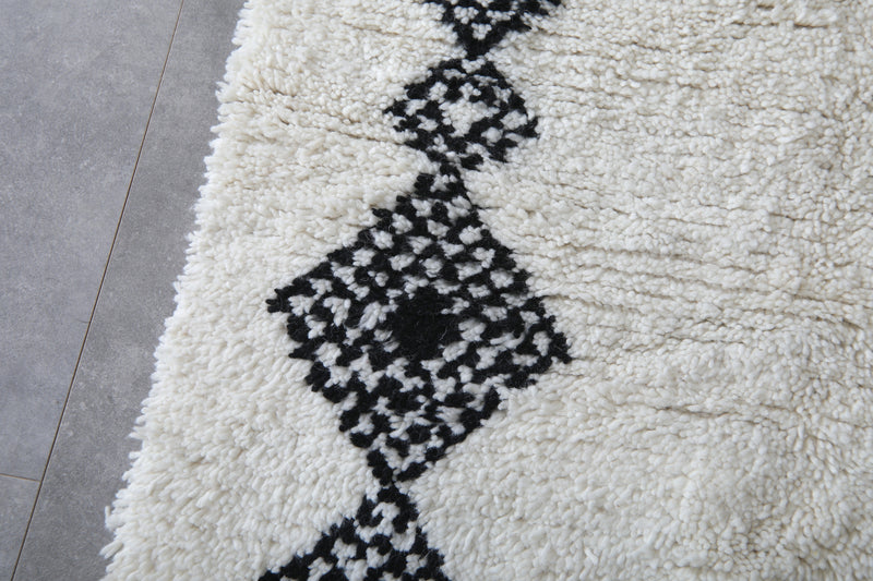 Handwoven Moroccan Rug 5 x 6.9 ft - Black and White Minimalist Design