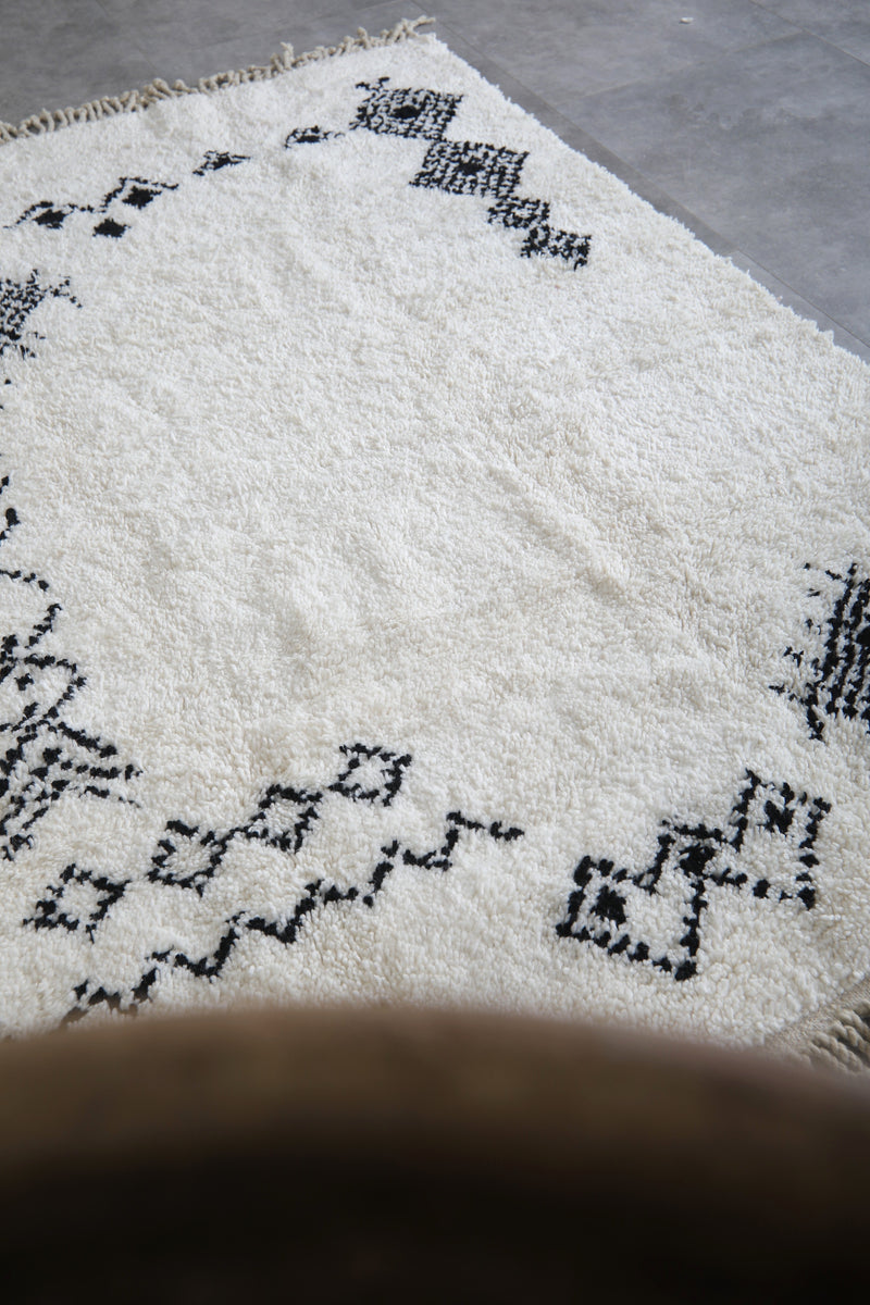 Handwoven Moroccan Rug 5 x 6.9 ft - Black and White Minimalist Design