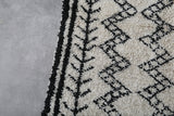 White and Black Moroccan Rug 4.6 X 7.8 Feet