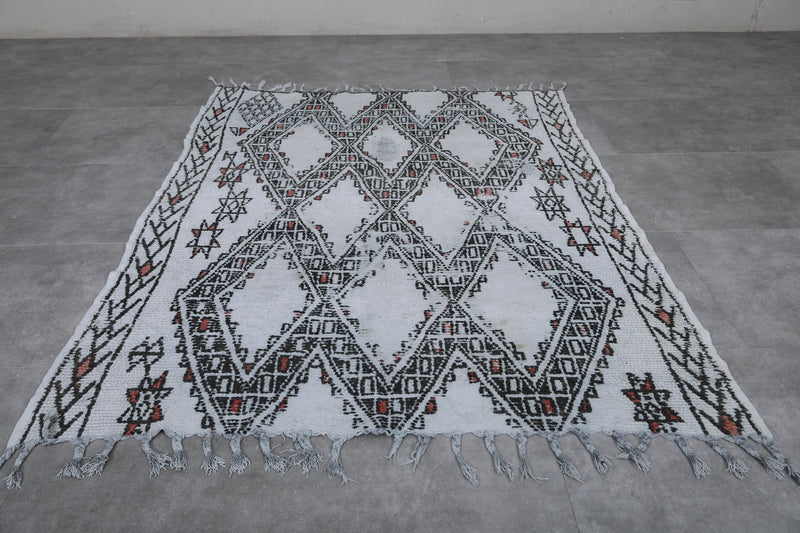 Traditional Moroccan Rug 5.5 x 7.5 FT - Geometric Design