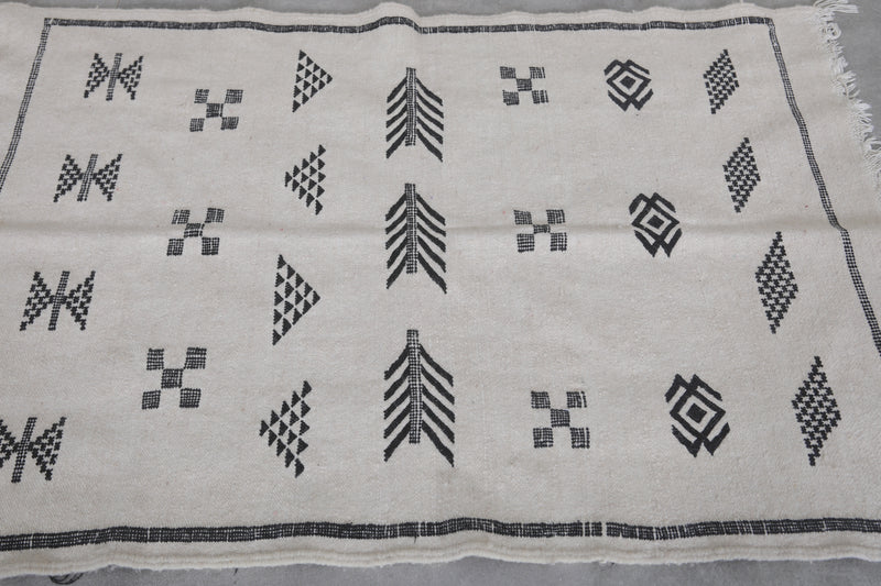 Black and White Moroccan Kilim Rug - Geometric Design 3.2x4.9 ft