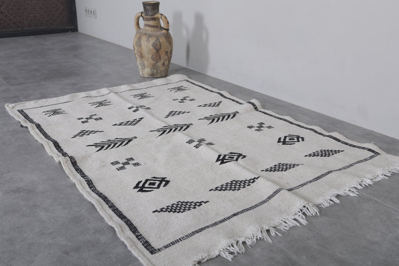 Black and White Moroccan Kilim Rug - Geometric Design 3.2x4.9 ft