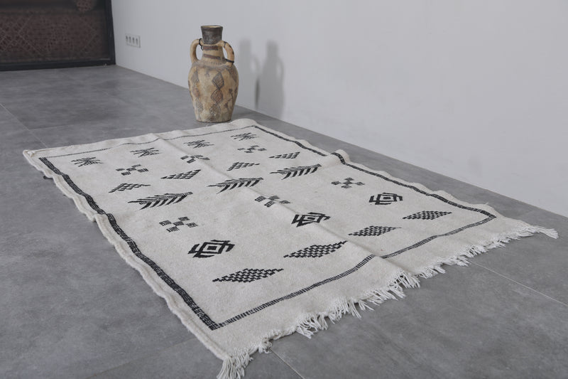 Black and White Moroccan Kilim Rug - Geometric Design 3.2x4.9 ft