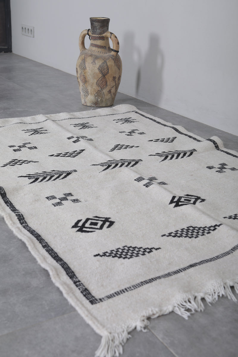 Black and White Moroccan Kilim Rug - Geometric Design 3.2x4.9 ft