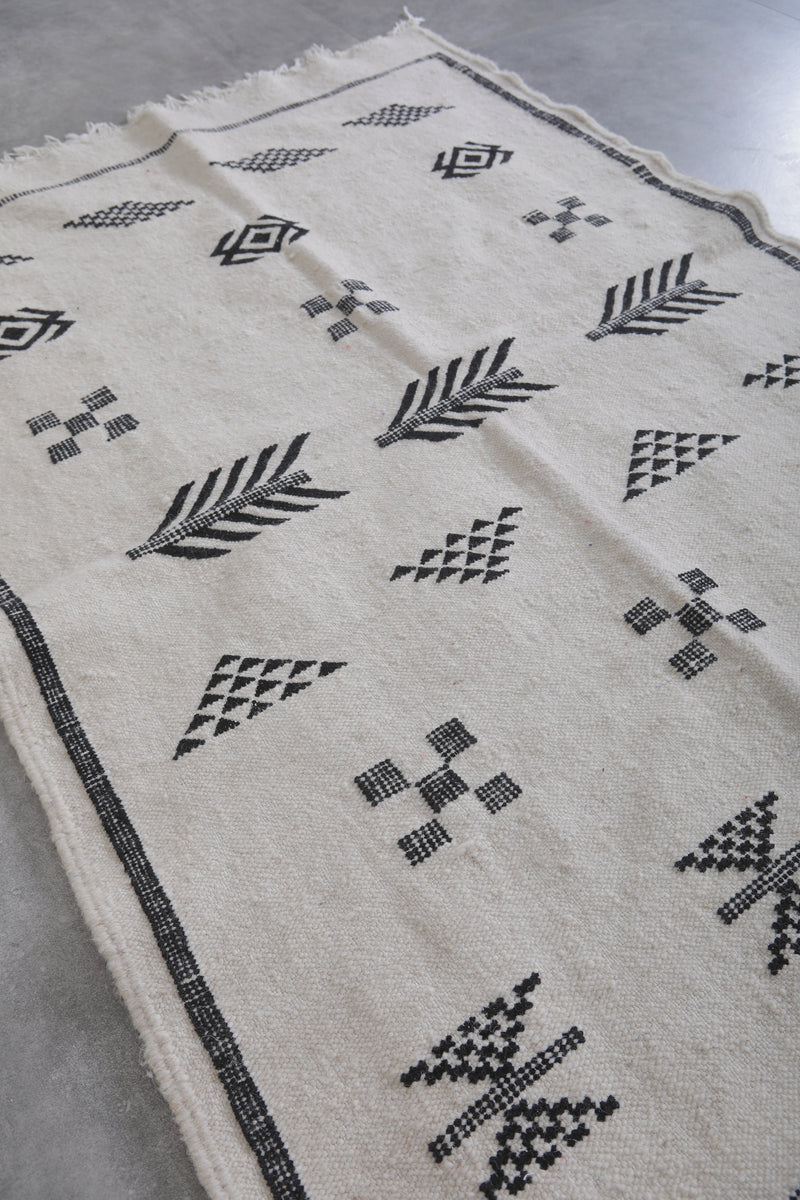 Black and White Moroccan Kilim Rug - Geometric Design 3.2x4.9 ft