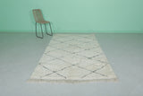 Elegant Moroccan Rug - 4.7 x 8.2 ft | White with Black Diamond Design