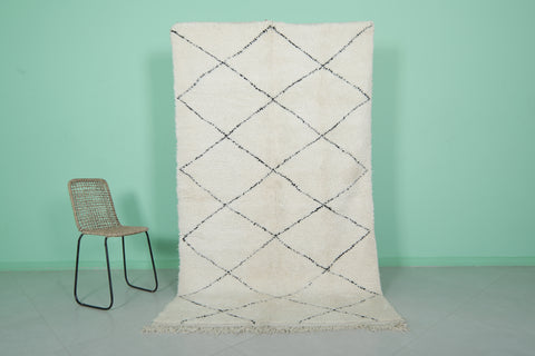 Elegant Moroccan Rug - 4.7 x 8.2 ft | White with Black Diamond Design