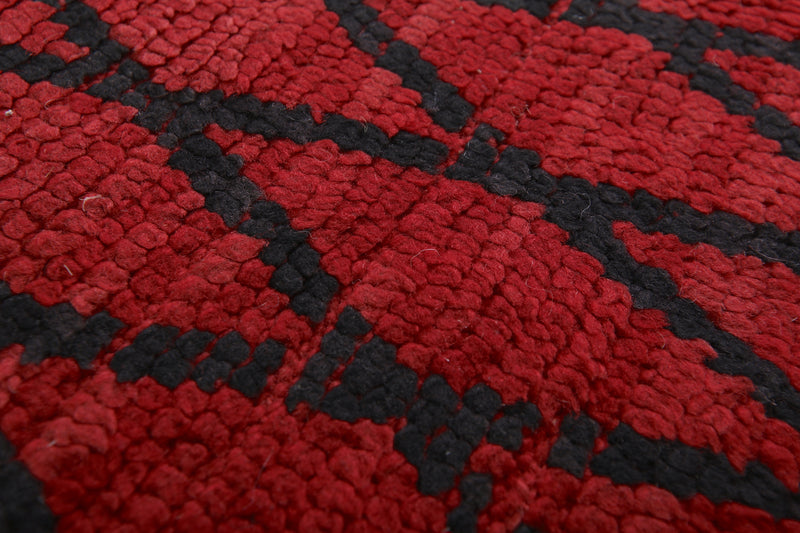 Bold Moroccan Trellis Rug 2.8 x 7.4 FT - Red and Black Design