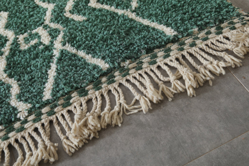 Runner Moroccan Rug - 2.7 x 9.9 ft | Handwoven Green Zigzag Design