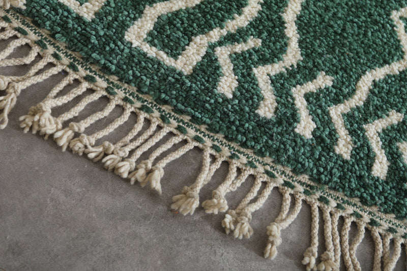 Runner Moroccan Rug - 2.7 x 9.9 ft | Handwoven Green Zigzag Design