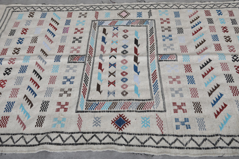 Handwoven Kilim 4.6 FT X 7.5 FT - Artisan Rug with Geometric Patterns