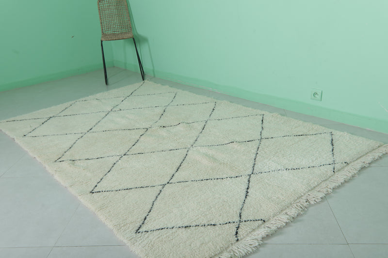 Diamond Moroccan Rug - 5 x 8.1 Feet | Handcrafted Wool Elegance