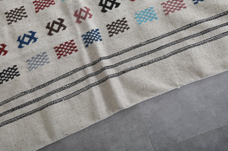 Handwoven Kilim 4.6 FT X 7.5 FT - Artisan Rug with Geometric Patterns