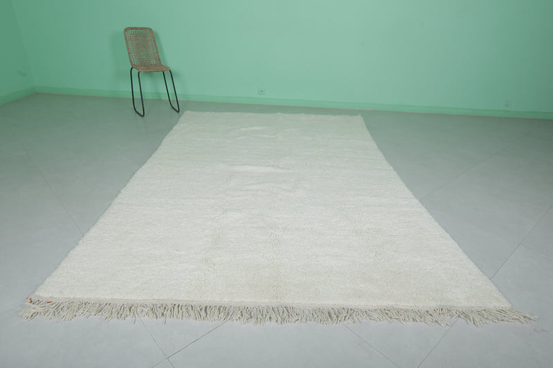 Minimalist Moroccan Rug - 6.3 x 9.6 ft | Soft White with Fringe