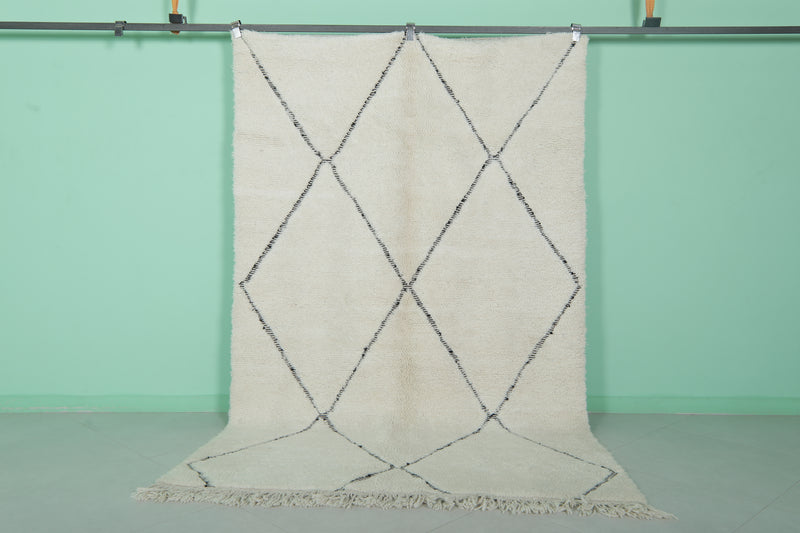 Diamond Moroccan Rug - 5.1 x 8.1 Feet | Handwoven Wool with Elegant Design