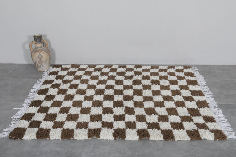 Brown and White Checkered Rug 5.2 X 5.8 Feet – Modern Handmade Design