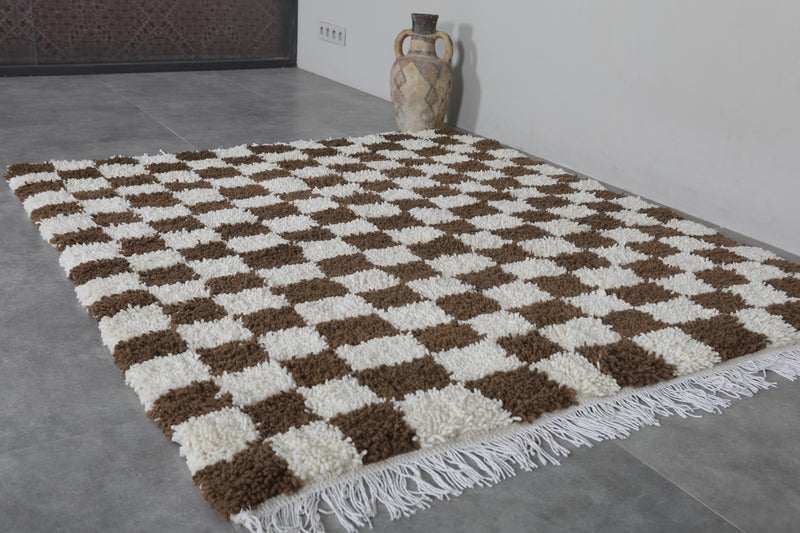 Brown and White Checkered Rug 5.2 X 5.8 Feet – Modern Handmade Design