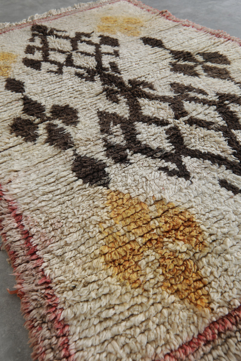 Vintage berber rug 3.8 FT X 6 FT