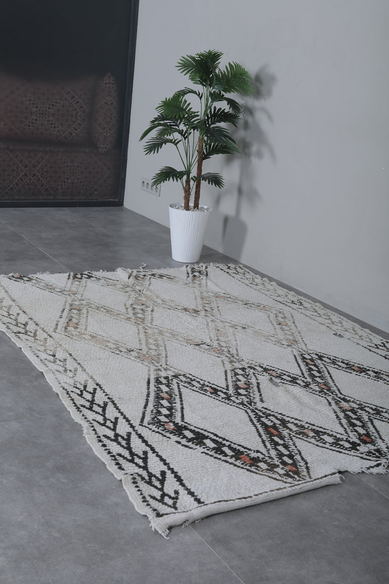 Elegant Moroccan Trellis Rug – Handwoven 5.3 X 7 Feet