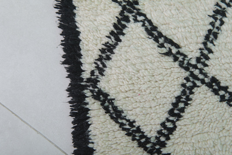 Handmade Moroccan Rug – 3.3 x 4.9 ft Black and White Wool Rug