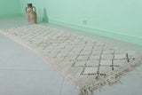 Long white Moroccan shaggy rug 2.8 X 7.5 Feet